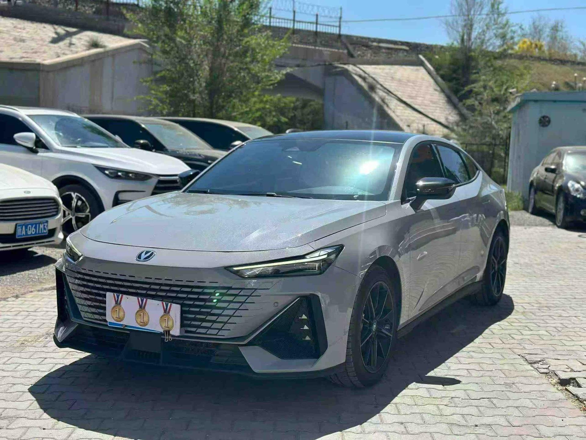 ChangAn 2023 UNI-V 1.5T Prestige Automatic
