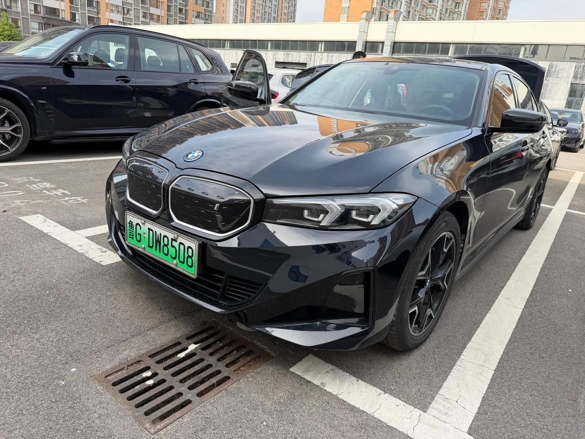 BMW 2024 i3 eDrive 40 L obsidian night suit automatic gear