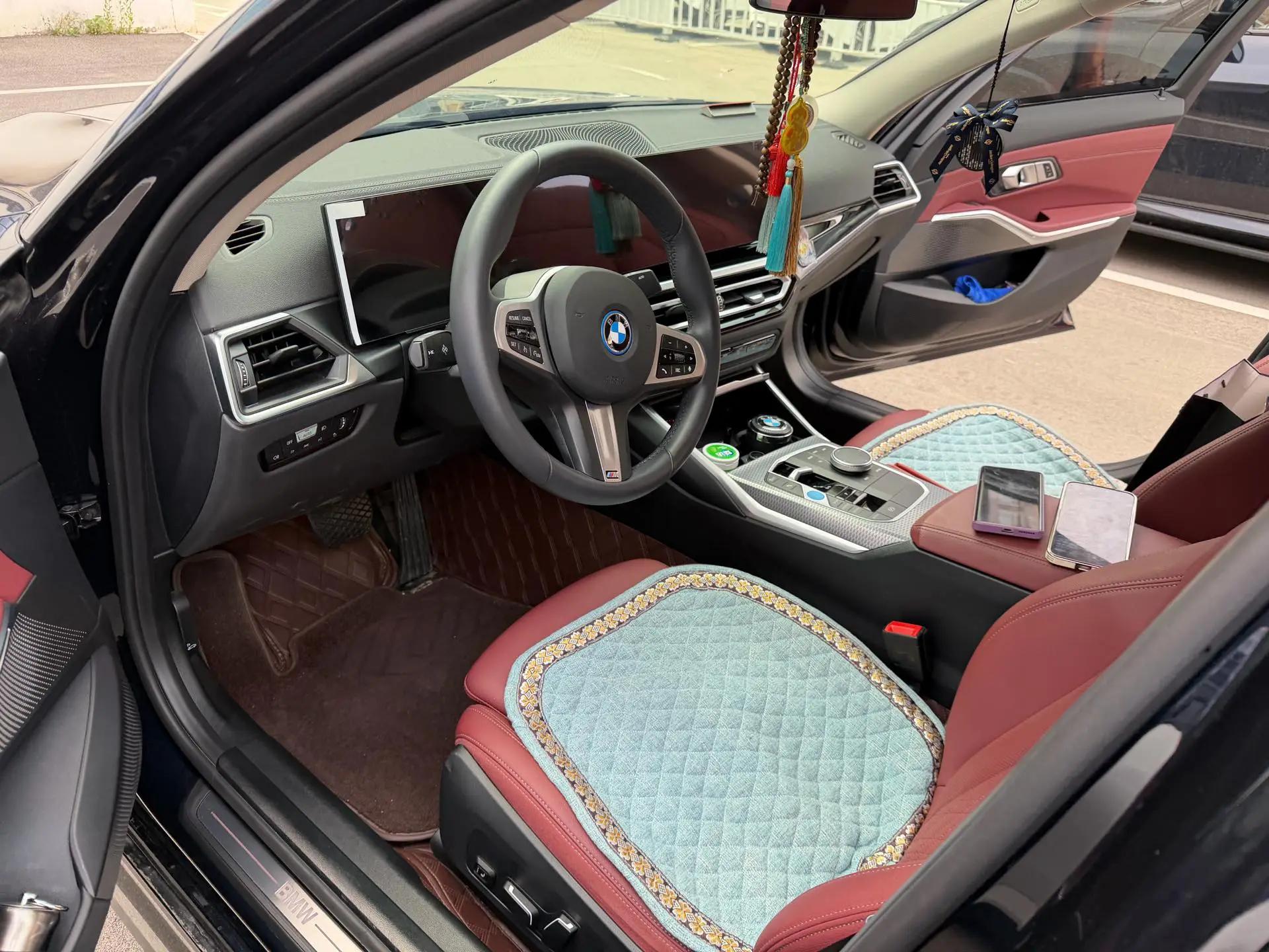 BMW 2024 i3 eDrive 40 L obsidian night suit automatic gear 2