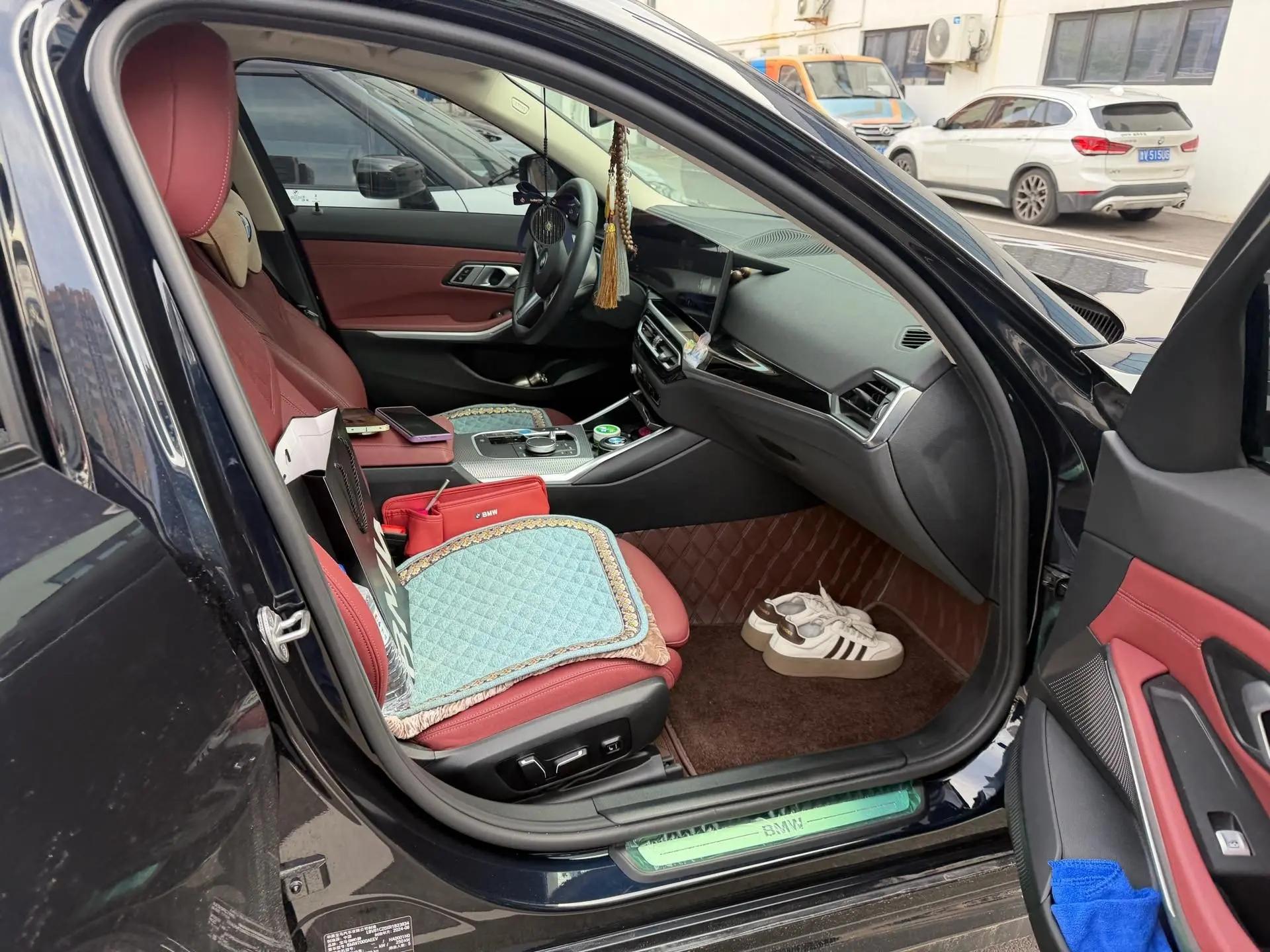 BMW 2024 i3 eDrive 40 L obsidian night suit automatic gear 3