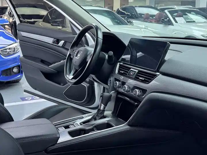 Accord 2022 260TURBO Deluxe Edition 17