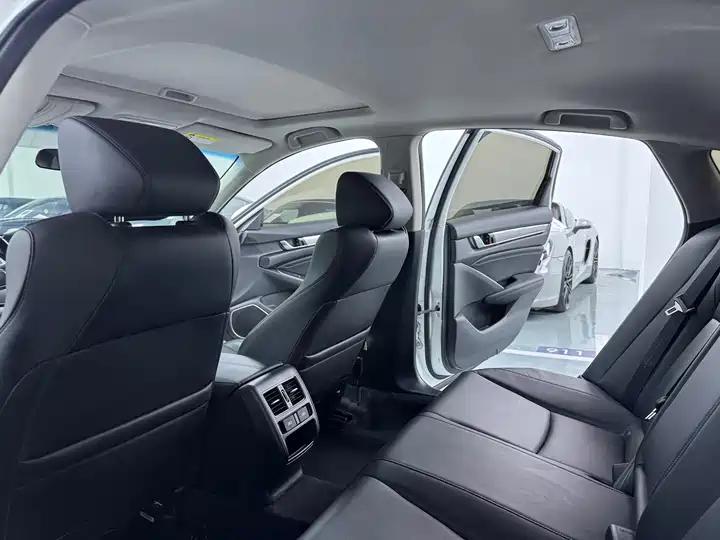 Accord 2022 260TURBO Deluxe Edition 8