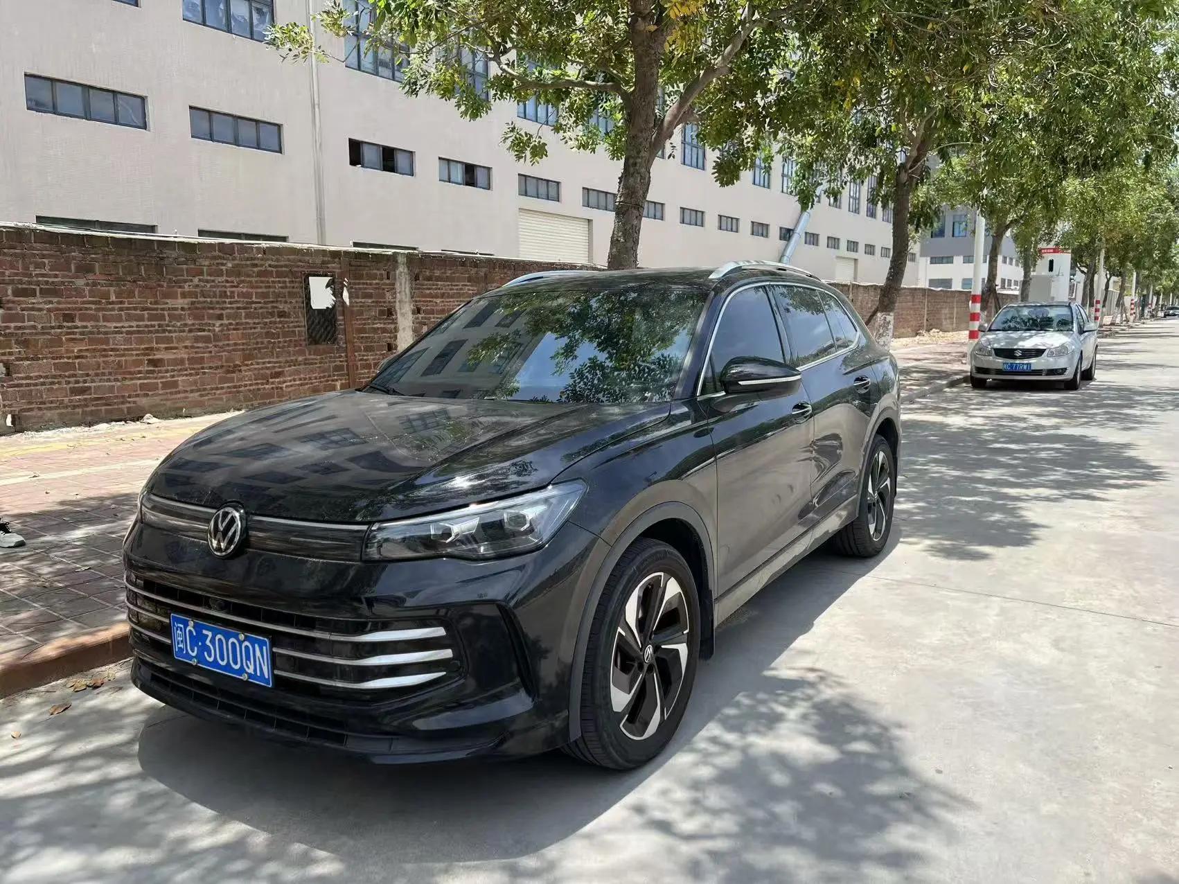 Open image lightbox: Volkswagen 2024 Tiguan L PRO 2.0TSI 330TSI Two-Drive Smart Collar Edition Automatic Gear