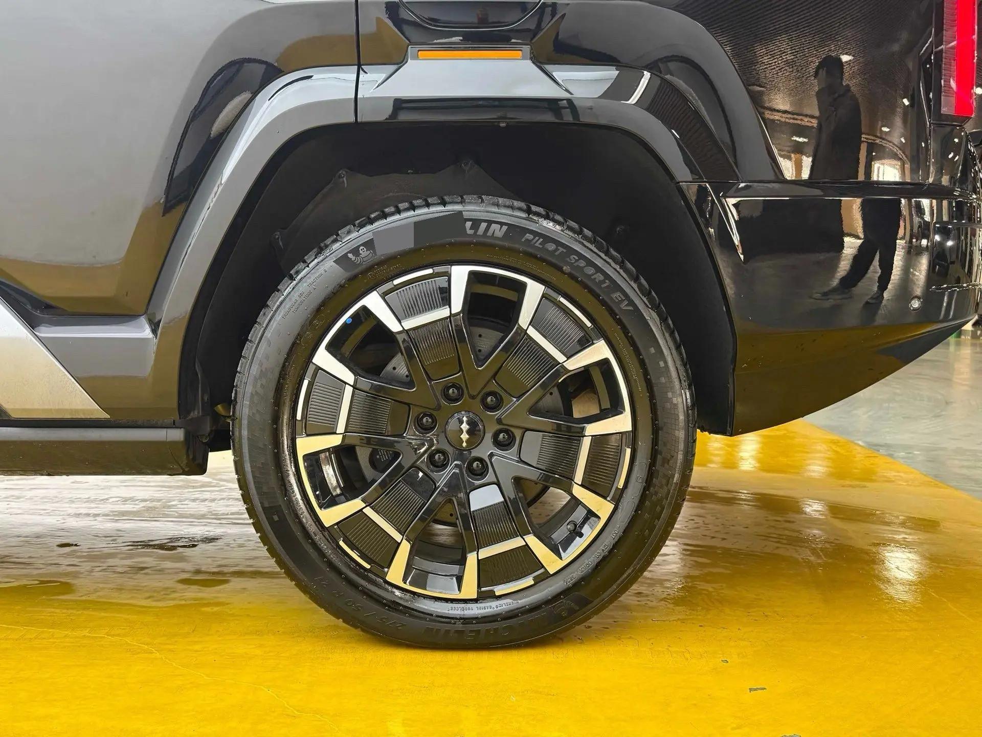 FangChengBao 2025 Leopard 8 2.0T CVT Smart & Brave Flagship 7-Seater Automatic 11