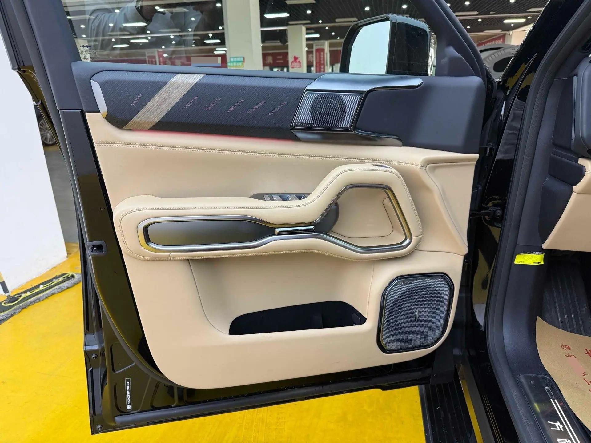 FangChengBao 2025 Leopard 8 2.0T CVT Smart & Brave Flagship 7-Seater Automatic 3