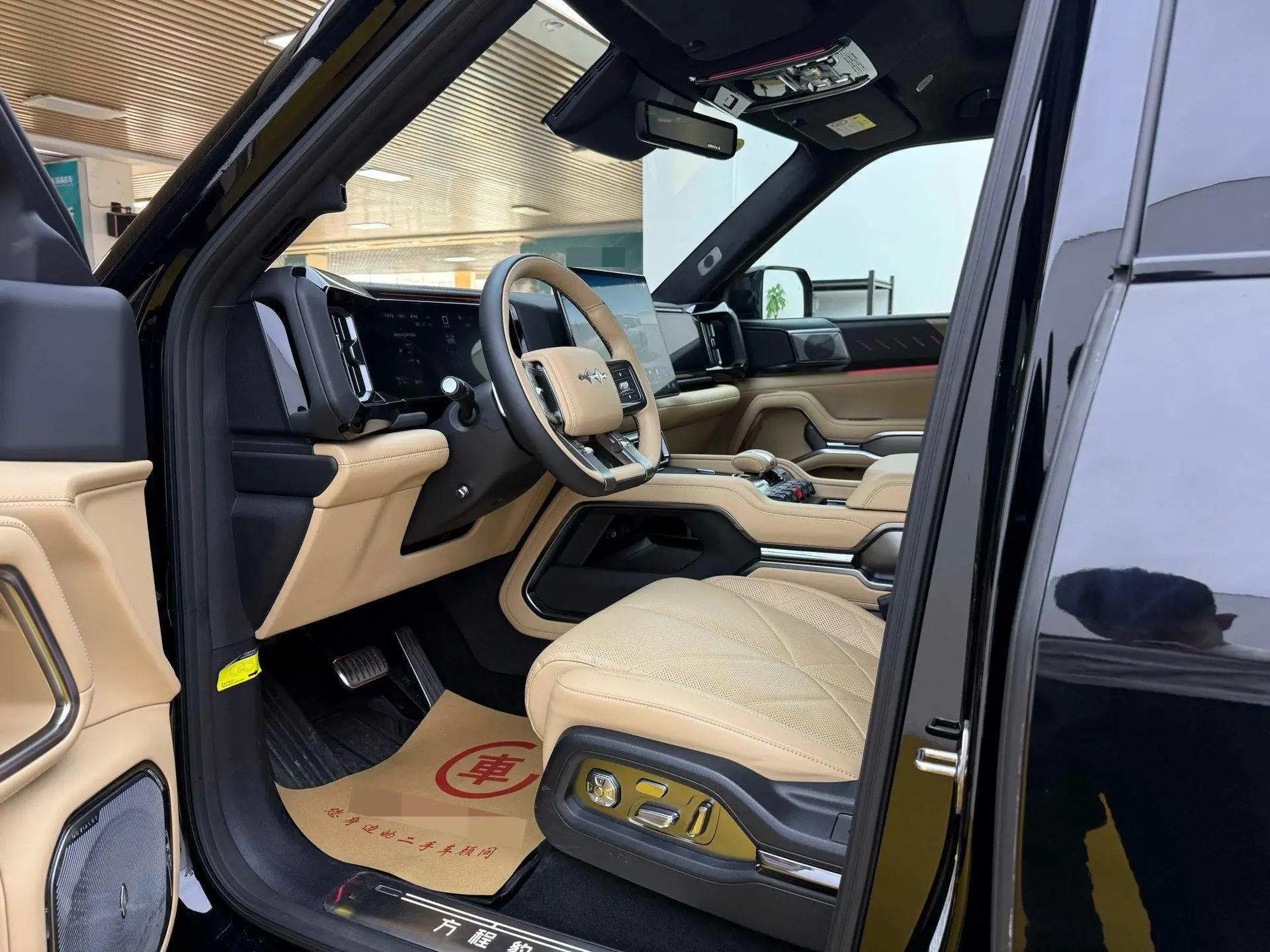 FangChengBao 2025 Leopard 8 2.0T CVT Smart & Brave Flagship 7-Seater Automatic 4