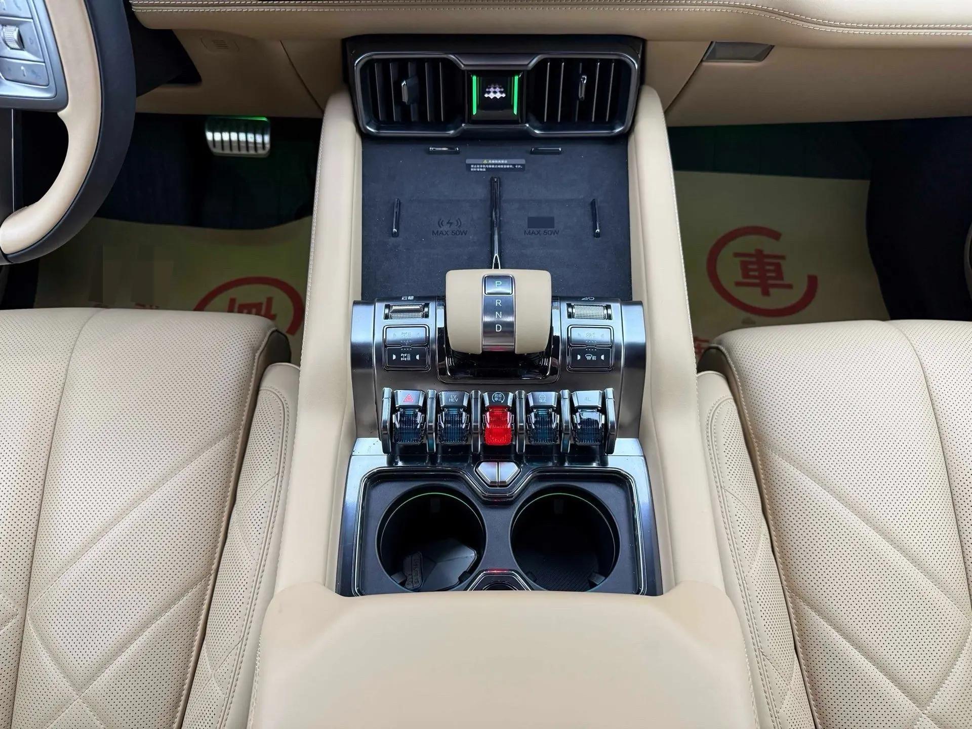 FangChengBao 2025 Leopard 8 2.0T CVT Smart & Brave Flagship 7-Seater Automatic 5