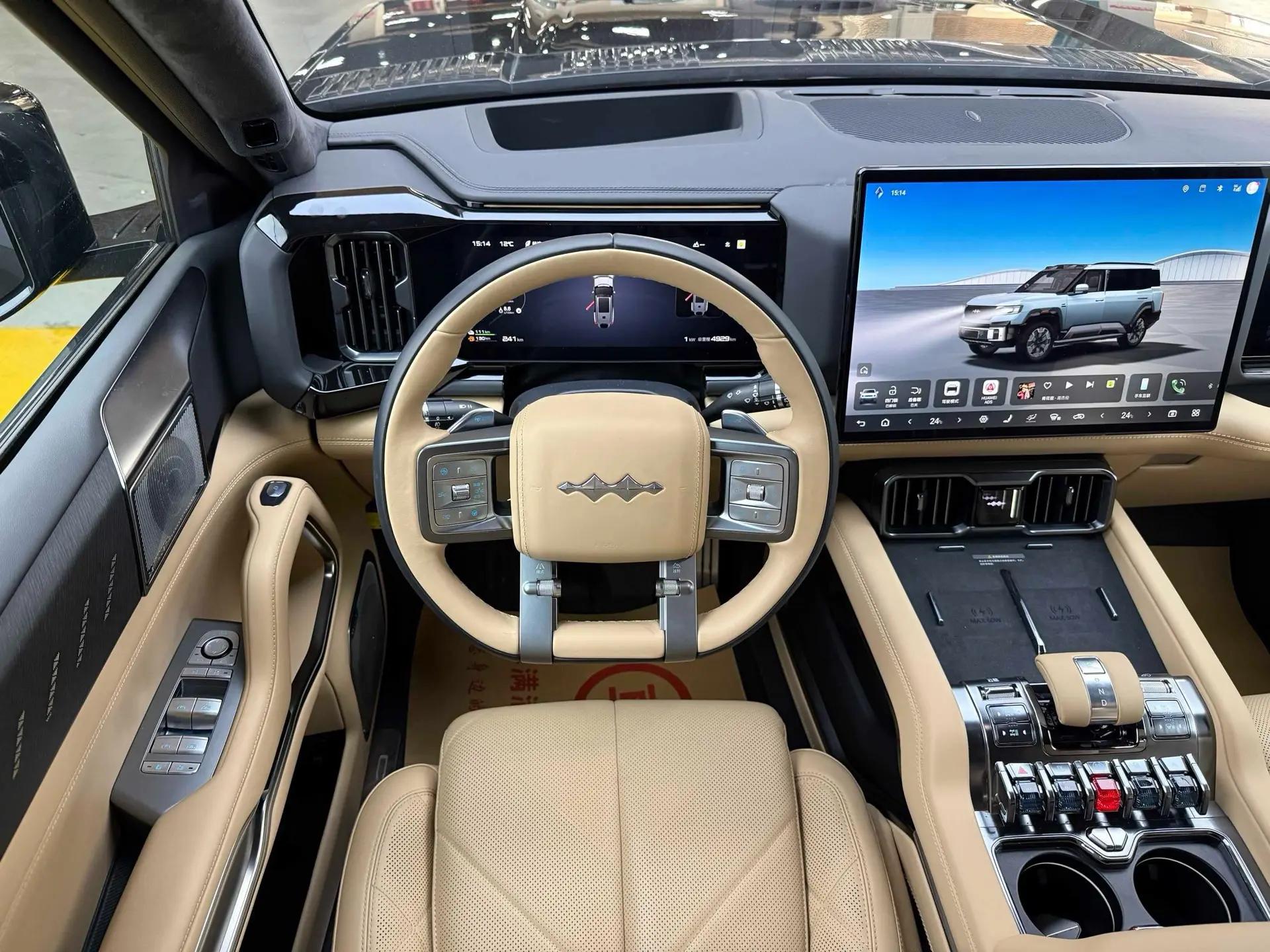 FangChengBao 2025 Leopard 8 2.0T CVT Smart & Brave Flagship 7-Seater Automatic 9