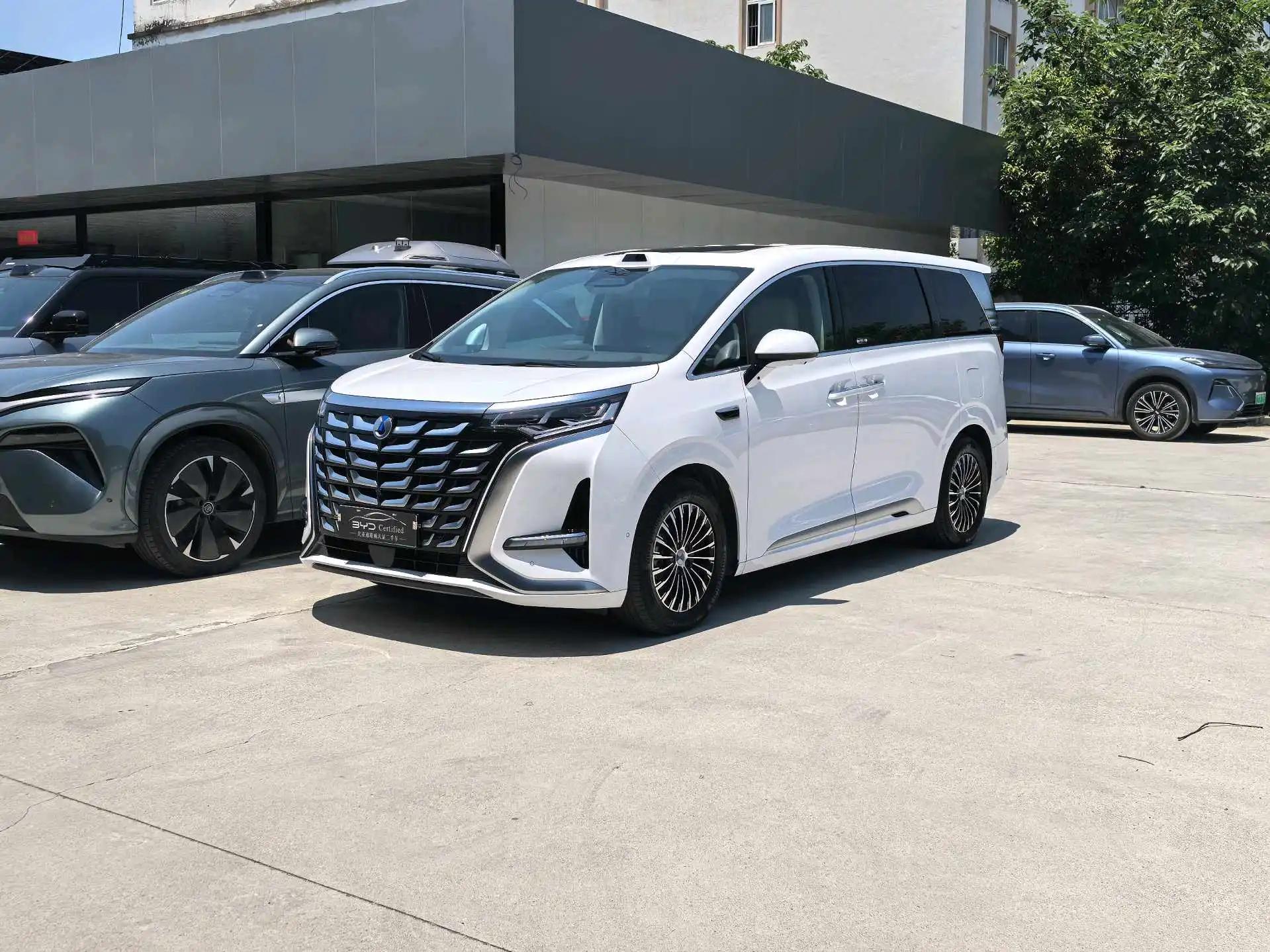 Denza 2025 Denza D9 DM-i 1.5T stepless intelligent driving version 1020 four-wheel drive flagship automatic gear