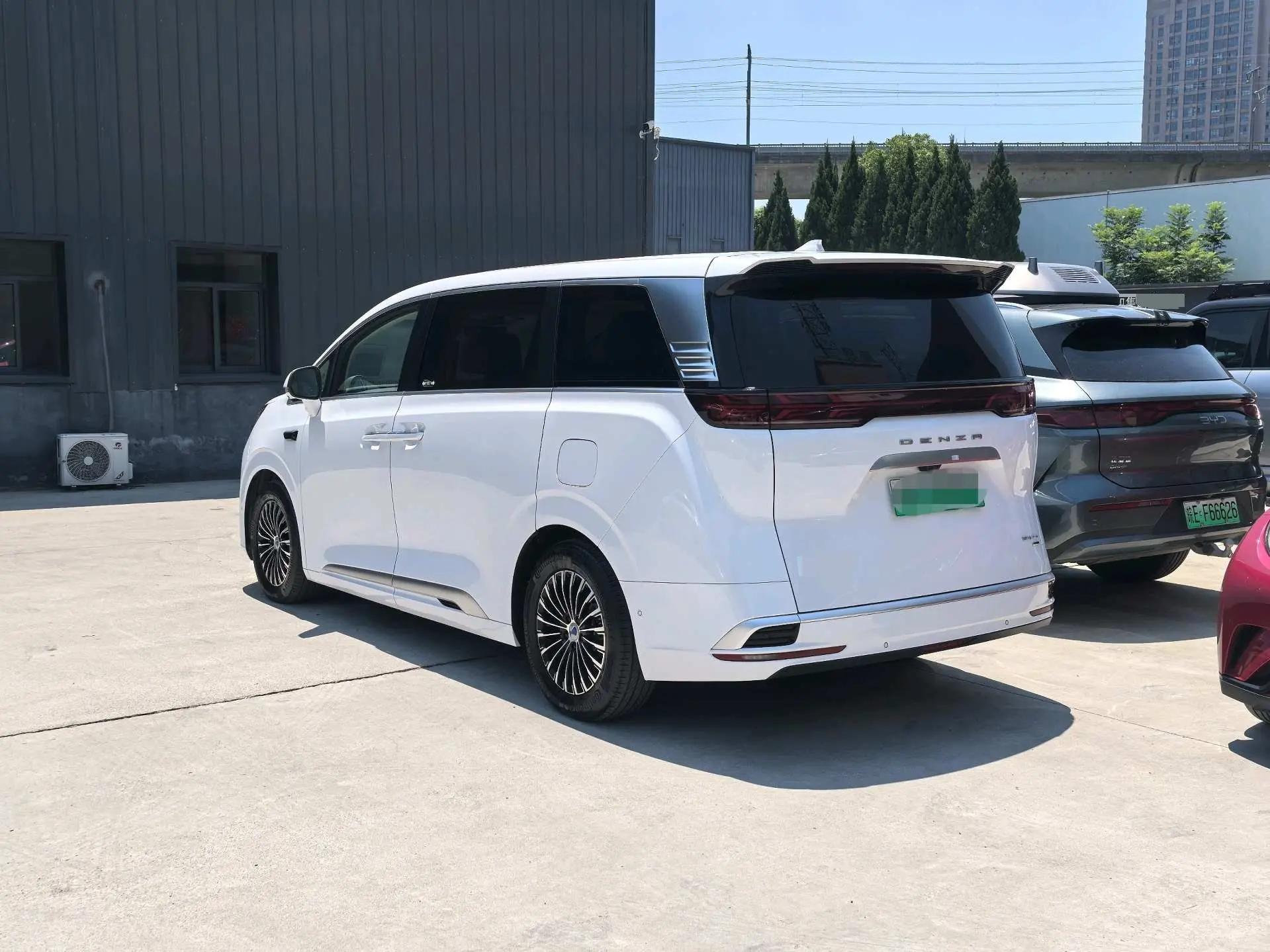 Denza 2025 Denza D9 DM-i 1.5T stepless intelligent driving version 1020 four-wheel drive flagship automatic gear 4
