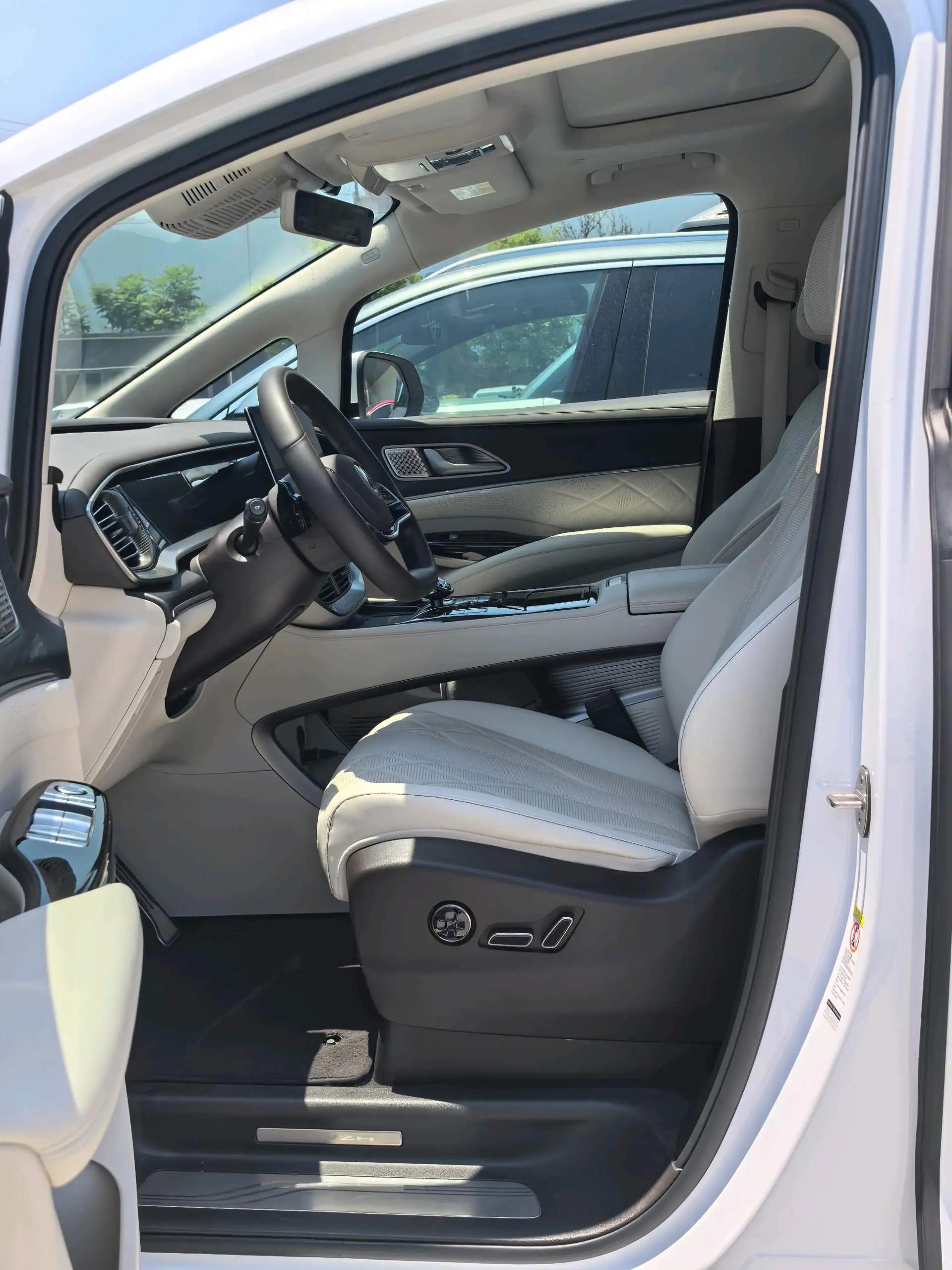 Denza 2025 Denza D9 DM-i 1.5T stepless intelligent driving version 1020 four-wheel drive flagship automatic gear 7