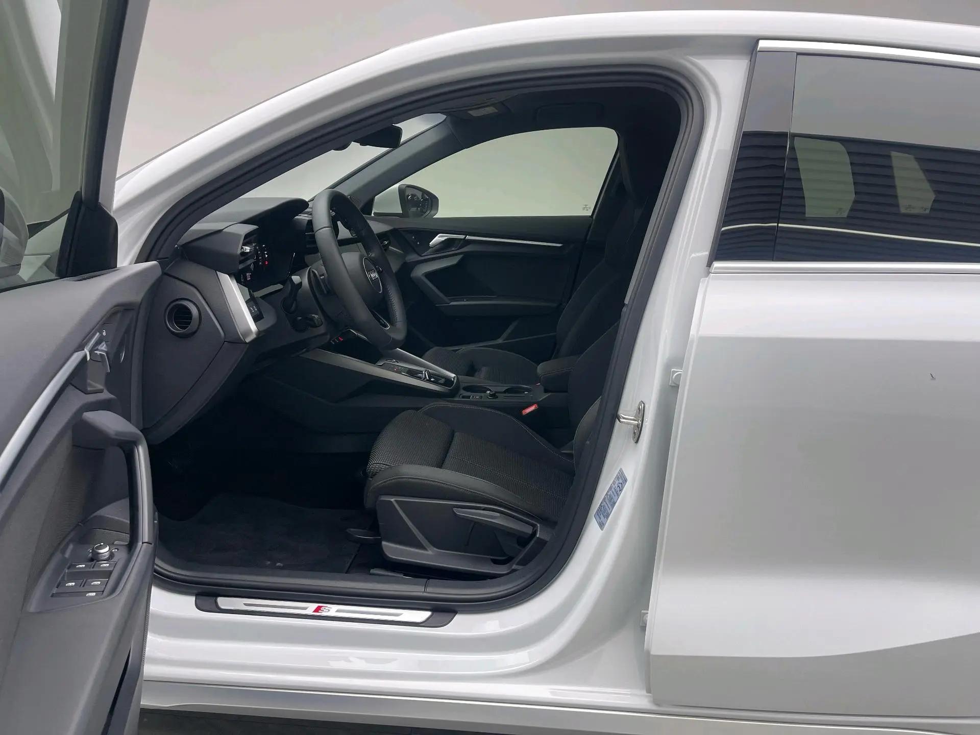 Audi A3 2021 Sportback 35 TFSI Aggressive Sport 4