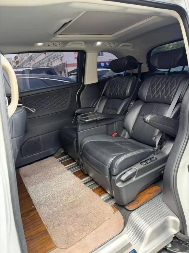 Elyson 2019 2.0L Hybrid Deluxe Edition 3