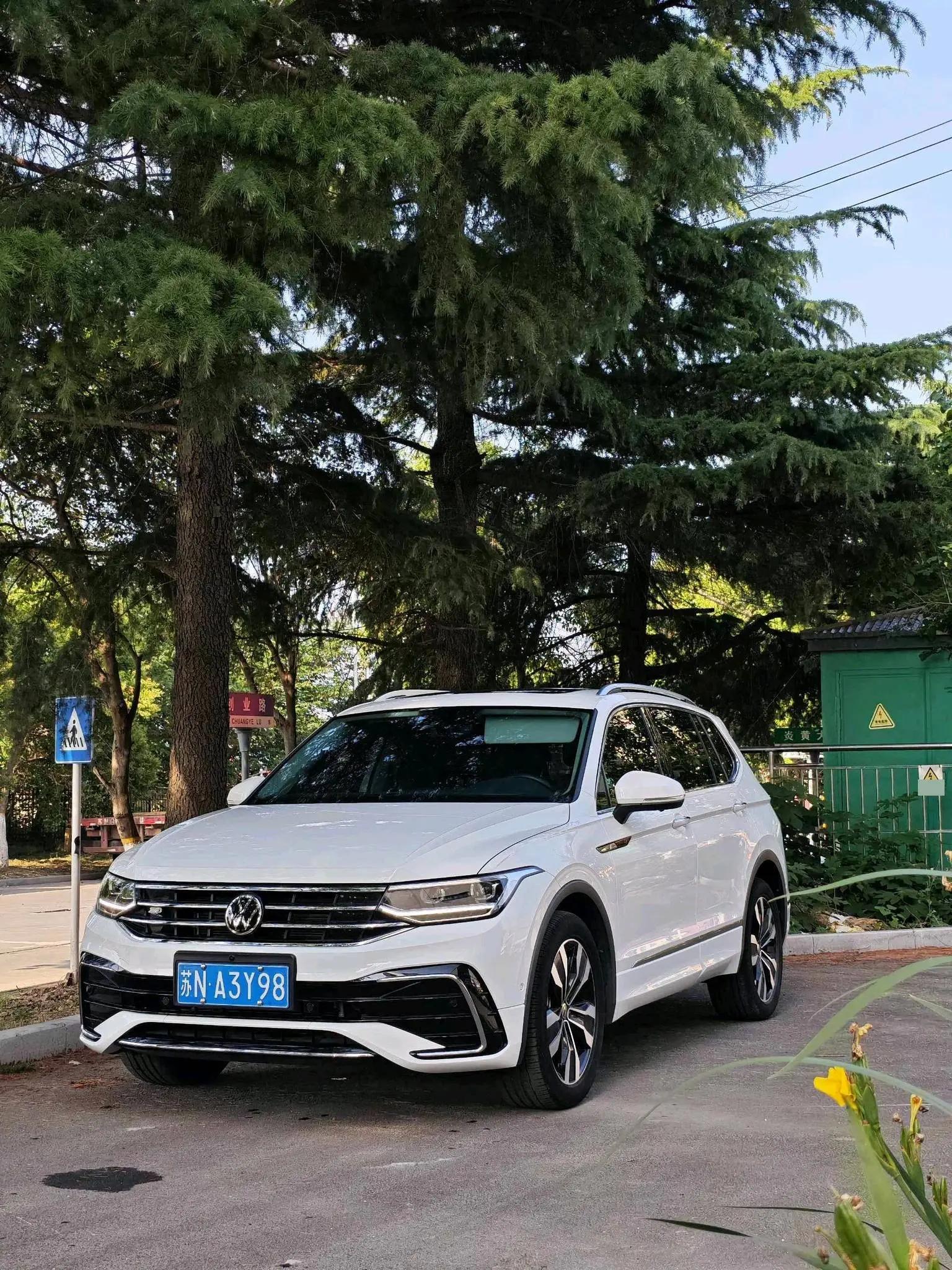 Volkswagen 2024 Tiguan L R-Line 2.0TSI 330TSI Two-Drive R-Line Overdrive Automatic Gear