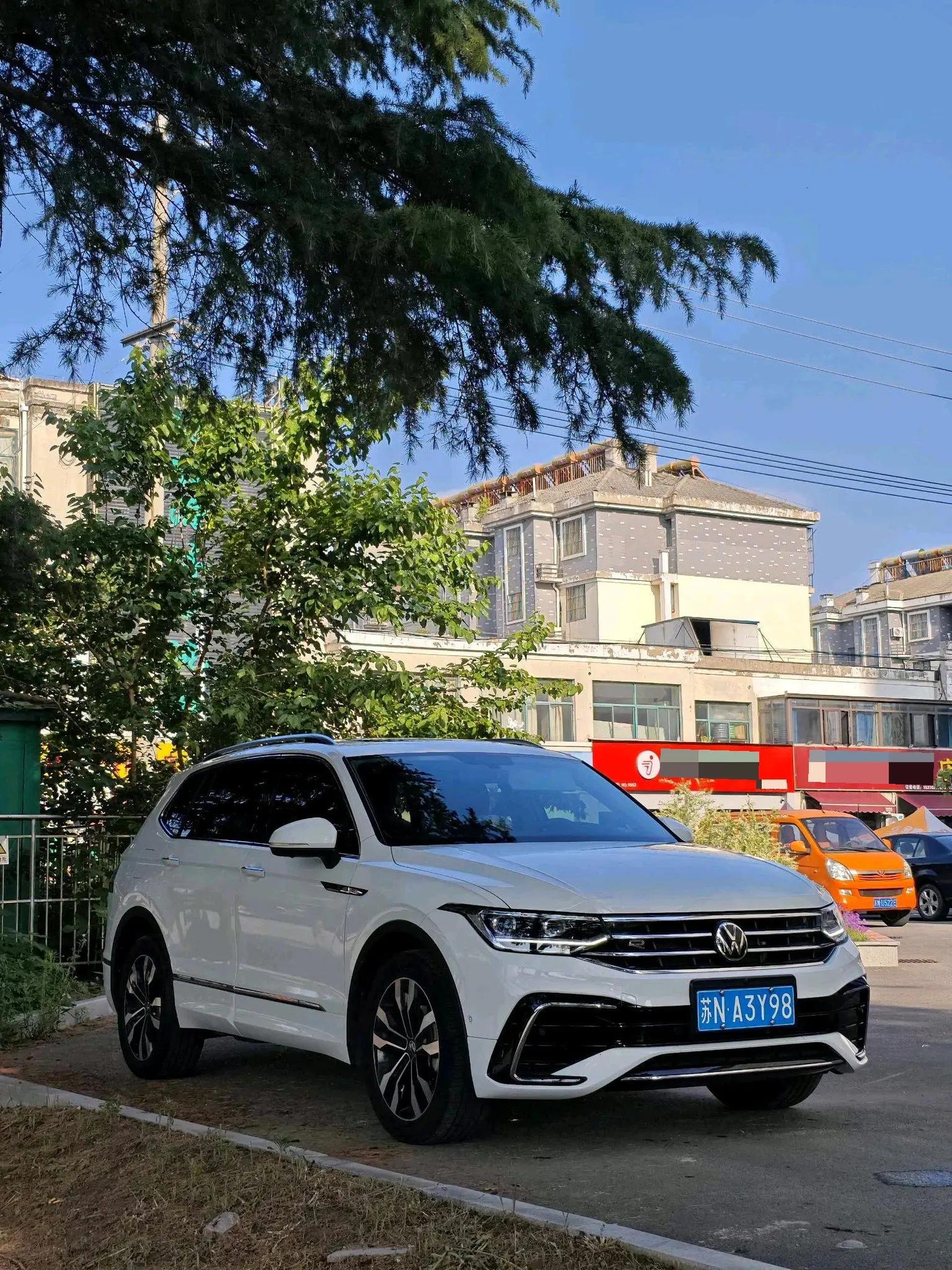 Volkswagen 2024 Tiguan L R-Line 2.0TSI 330TSI Two-Drive R-Line Overdrive Automatic Gear 3
