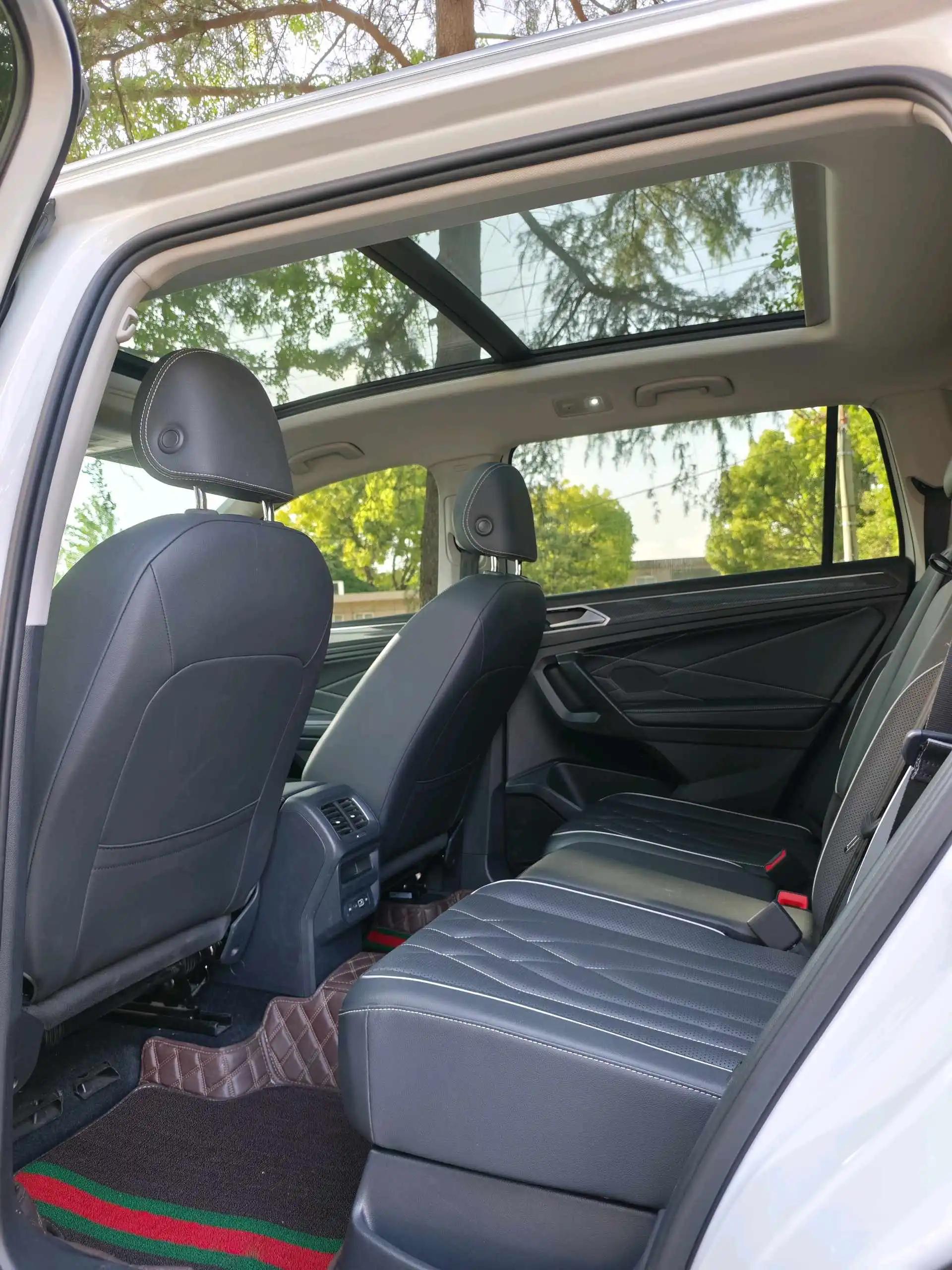 Volkswagen 2024 Tiguan L R-Line 2.0TSI 330TSI Two-Drive R-Line Overdrive Automatic Gear 5