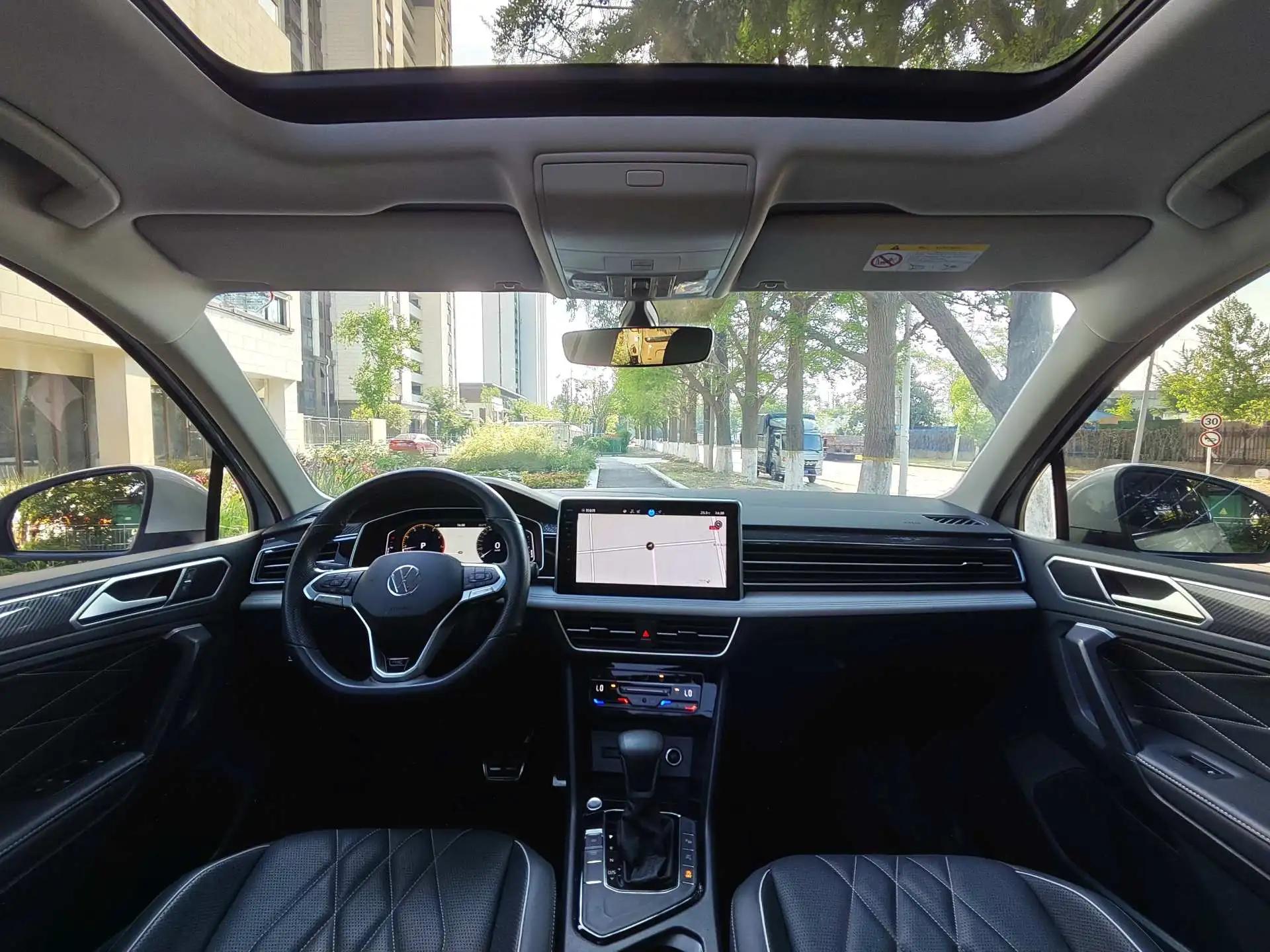 Volkswagen 2024 Tiguan L R-Line 2.0TSI 330TSI Two-Drive R-Line Overdrive Automatic Gear 6