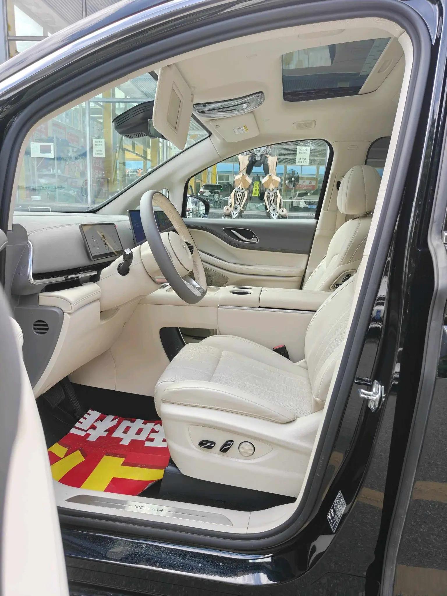 Voyah 2025 Model Dreamer PHEV 1.5T Four-Wheel-Drive Prestige Kunpeng Edition Automatic 8