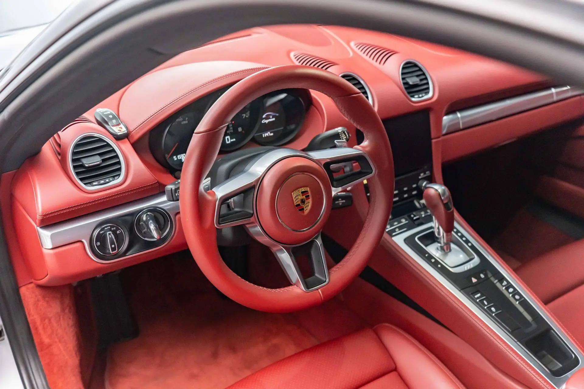 Porsche 718 2020 Cayman 2.0T 10