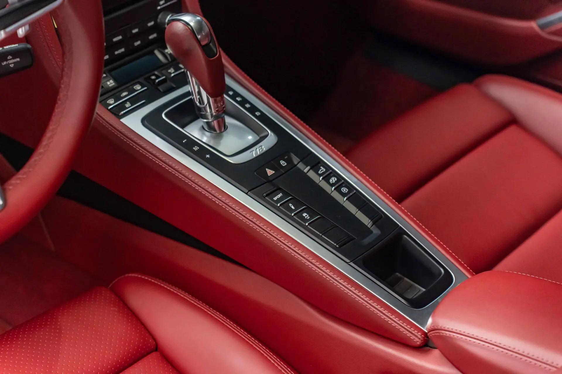 Porsche 718 2020 Cayman 2.0T 11