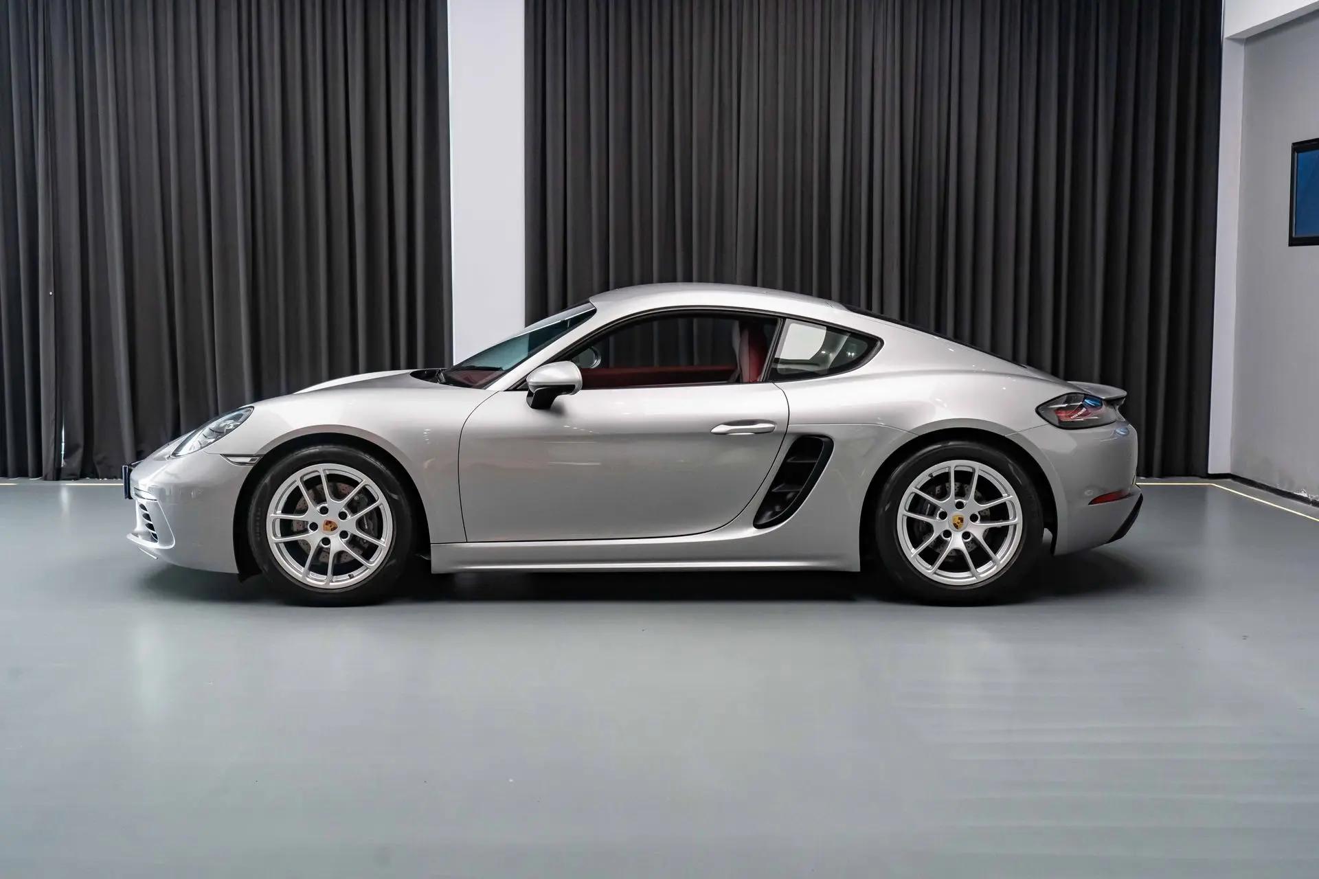 Porsche 718 2020 Cayman 2.0T 3