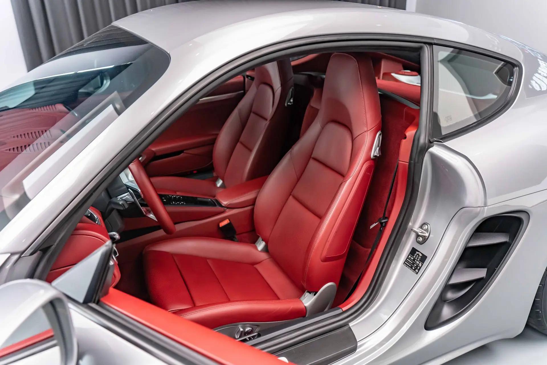 Porsche 718 2020 Cayman 2.0T 8