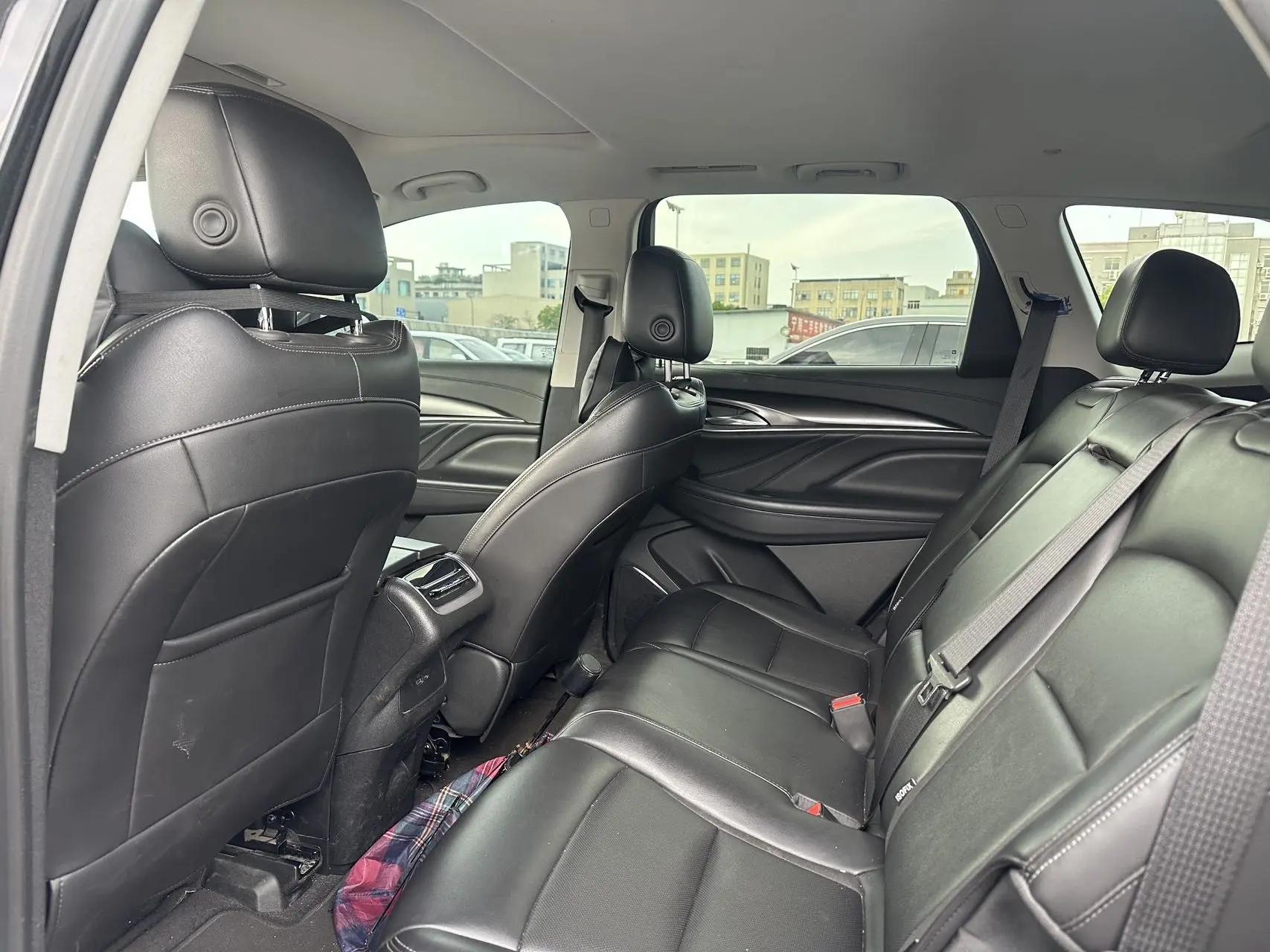 Angke Flag 2022 652T Two-Drive Honorable 7-seat 2