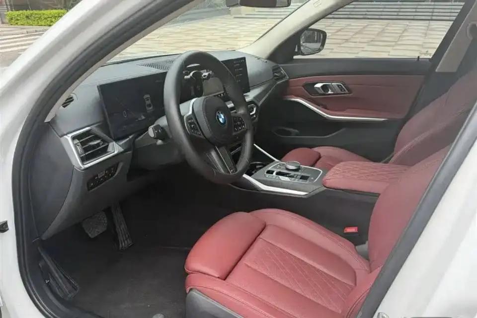 BMW 3 Series 2024 Model 325i 2.0T M Sport Package Automatic 3
