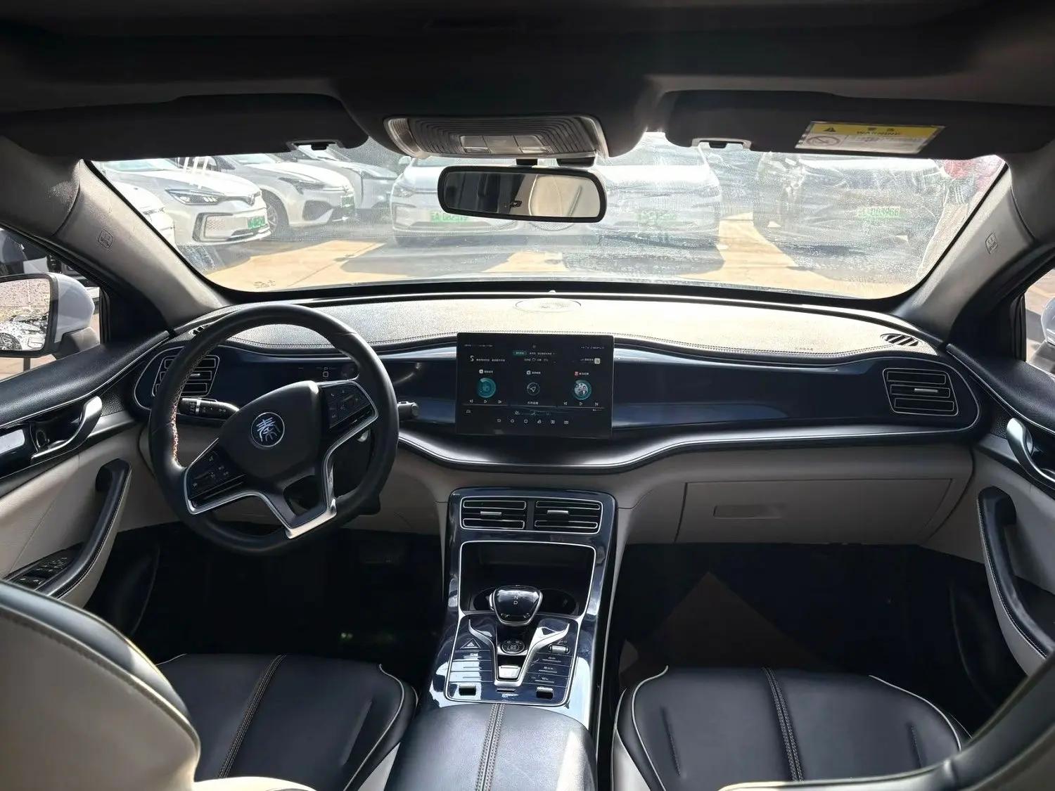 Qin PLUS 2021 EV 500KM Luxury Model 3