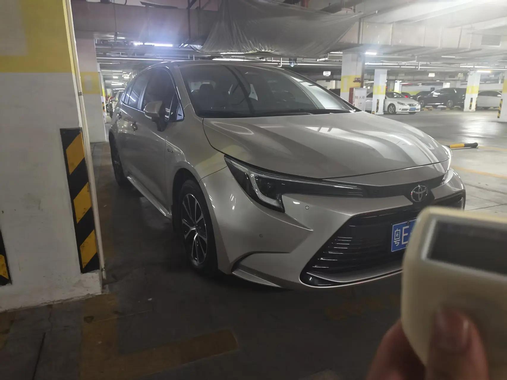 Toyota 2024 Lei Ling Shuangqing 1.8 Stepless Intelligent Electric Hybrid Deluxe Edition Automatic Gear 3