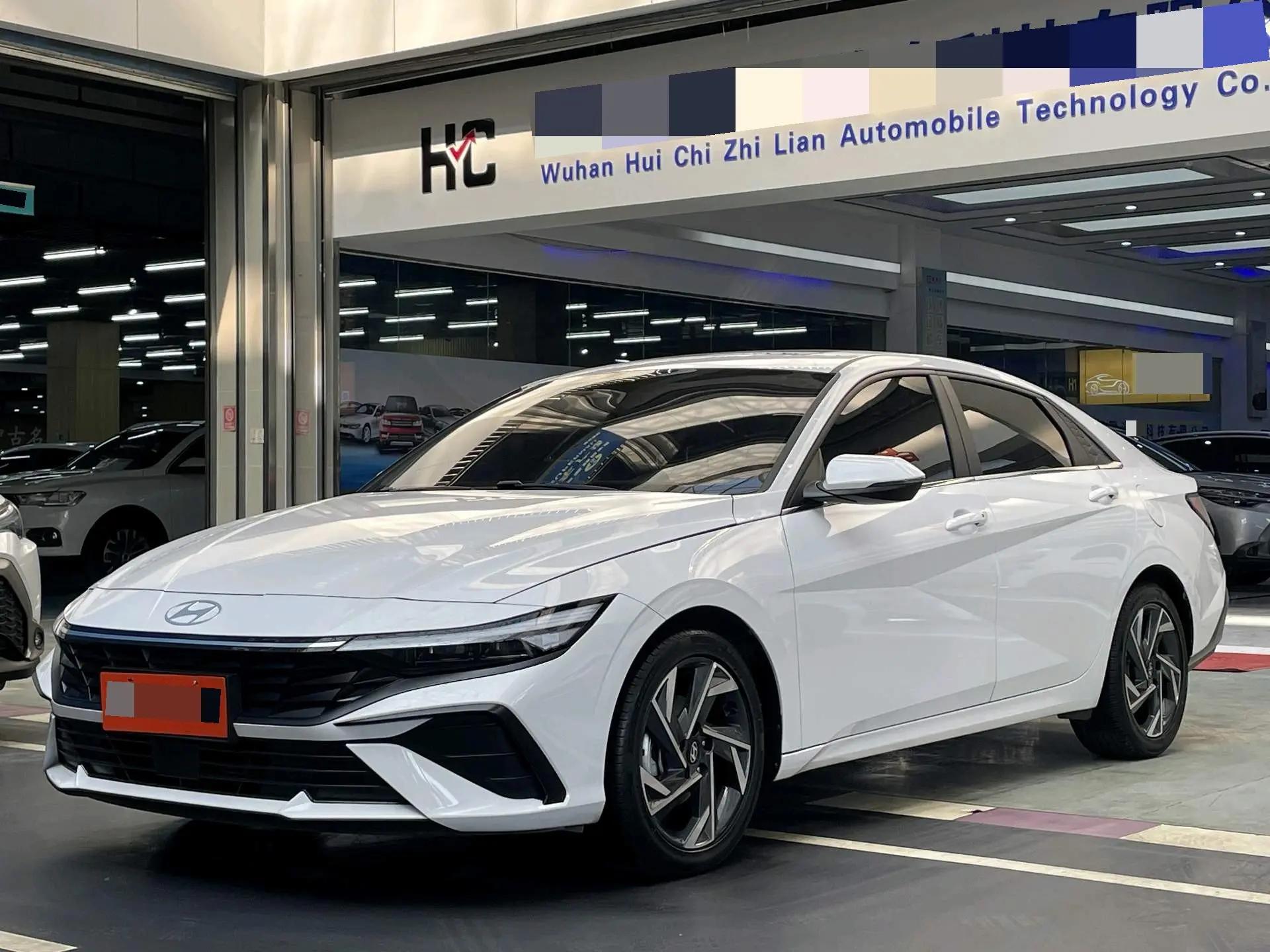 Elantra 2023 1.5L CVT LUX Prestige Edition