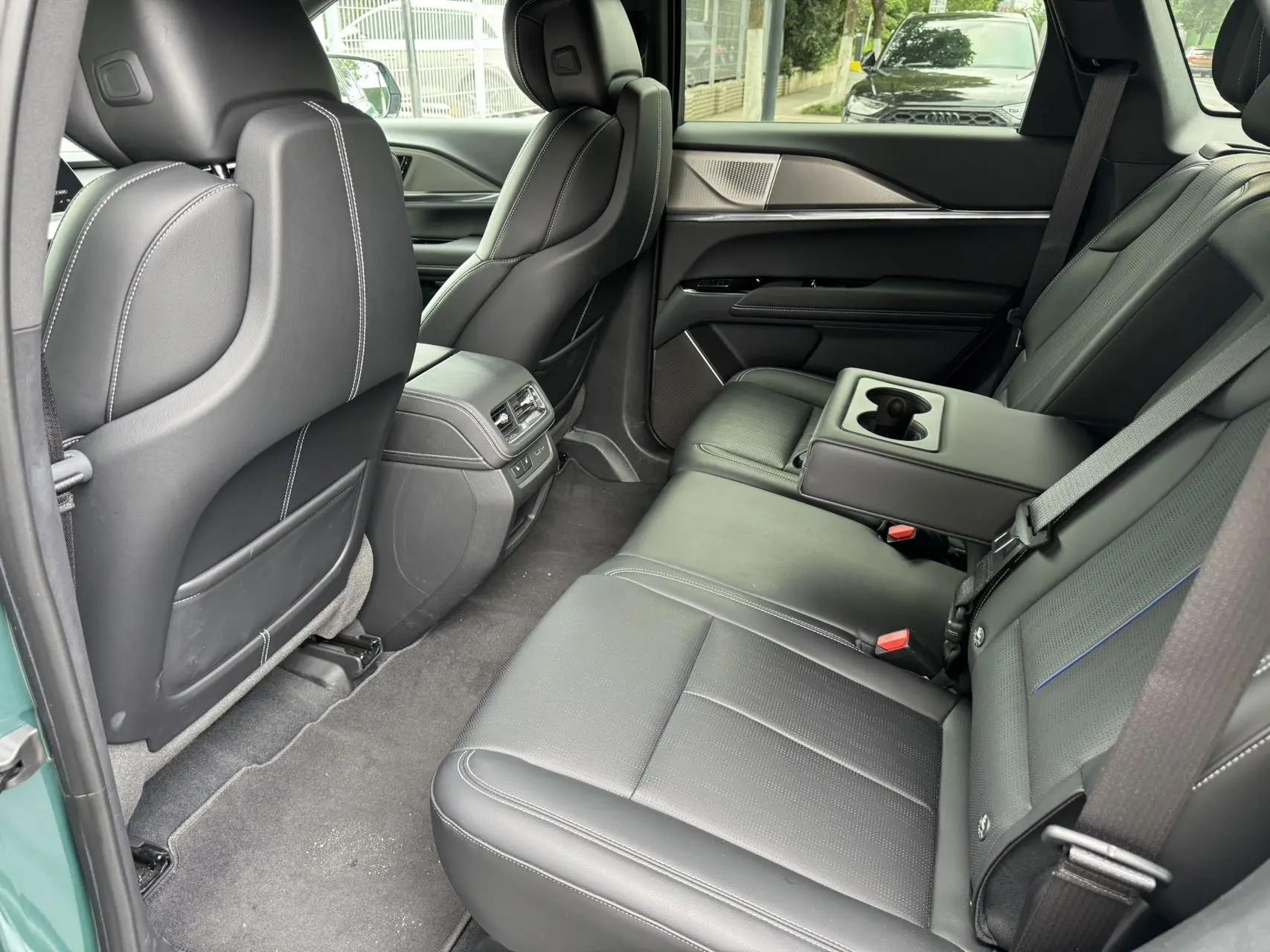 Cadillac XT5 2025 2.0T 4-wheel drive distinguished model 8