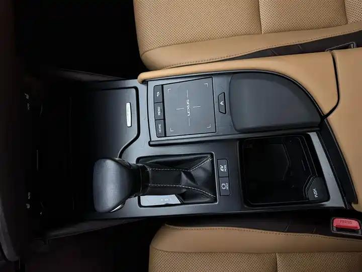 Lexus ES 2020 300h Excellent Edition 14