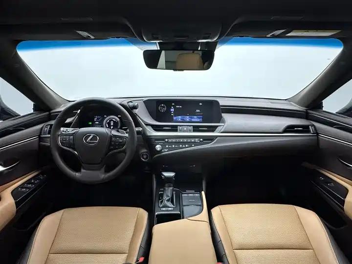 Lexus ES 2020 300h Excellent Edition 18
