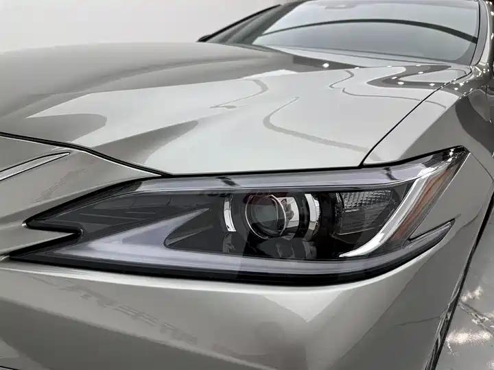 Lexus ES 2020 300h Excellent Edition 27