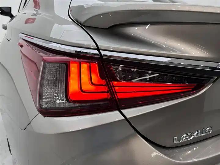 Lexus ES 2020 300h Excellent Edition 28
