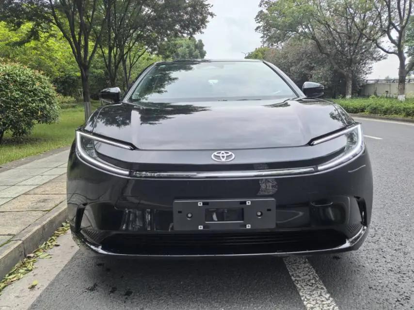 Toyota 2025 bZ 5 550 JOY automatic gear 2