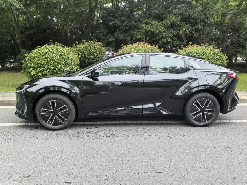 Toyota 2025 bZ 5 550 JOY automatic gear 3