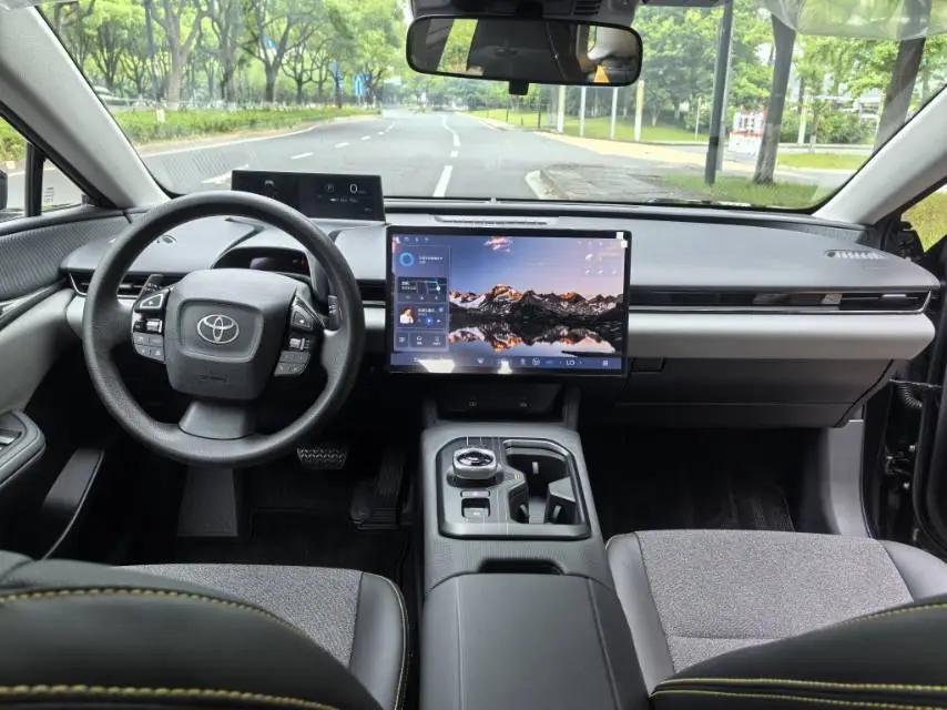 Toyota 2025 bZ 5 550 JOY automatic gear 6