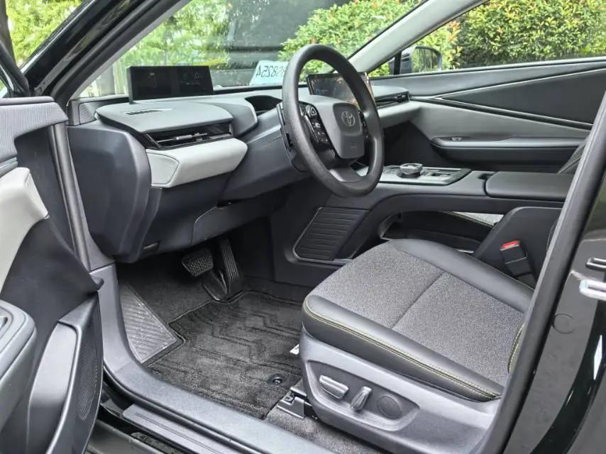 Toyota 2025 bZ 5 550 JOY automatic gear 7
