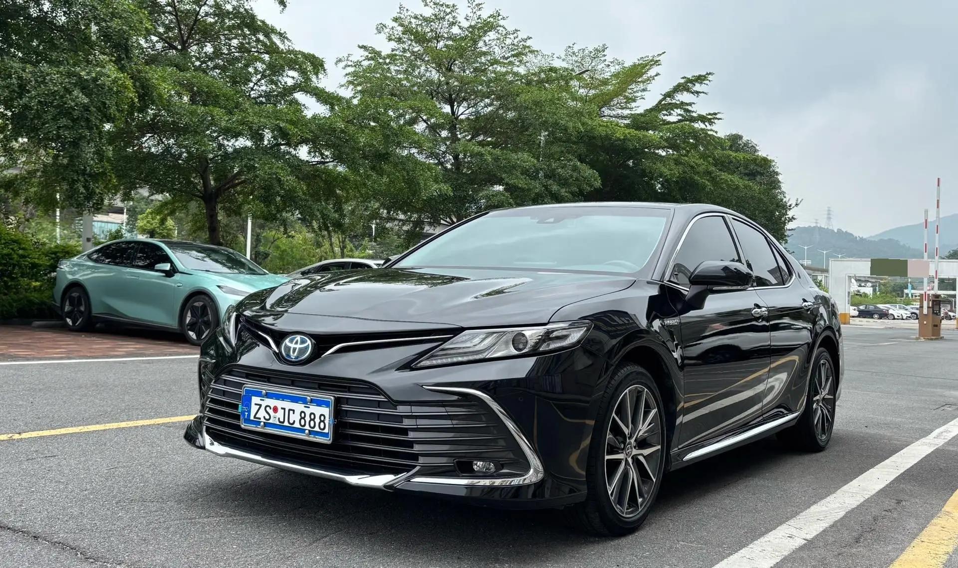 Toyota 2023 Camry Dual Engine 2.5HG CVT Luxury Edition Automatic