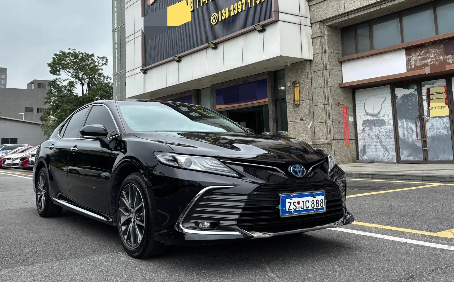Toyota 2023 Camry Dual Engine 2.5HG CVT Luxury Edition Automatic 3