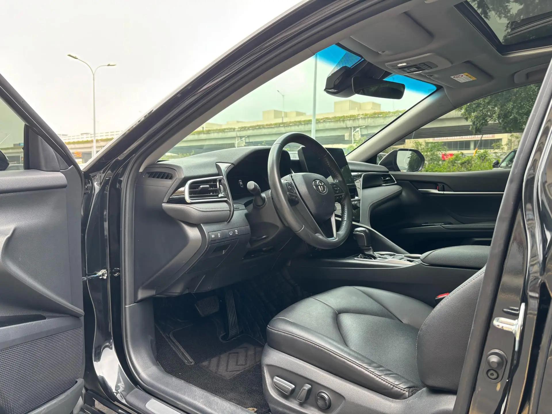 Toyota 2023 Camry Dual Engine 2.5HG CVT Luxury Edition Automatic 4