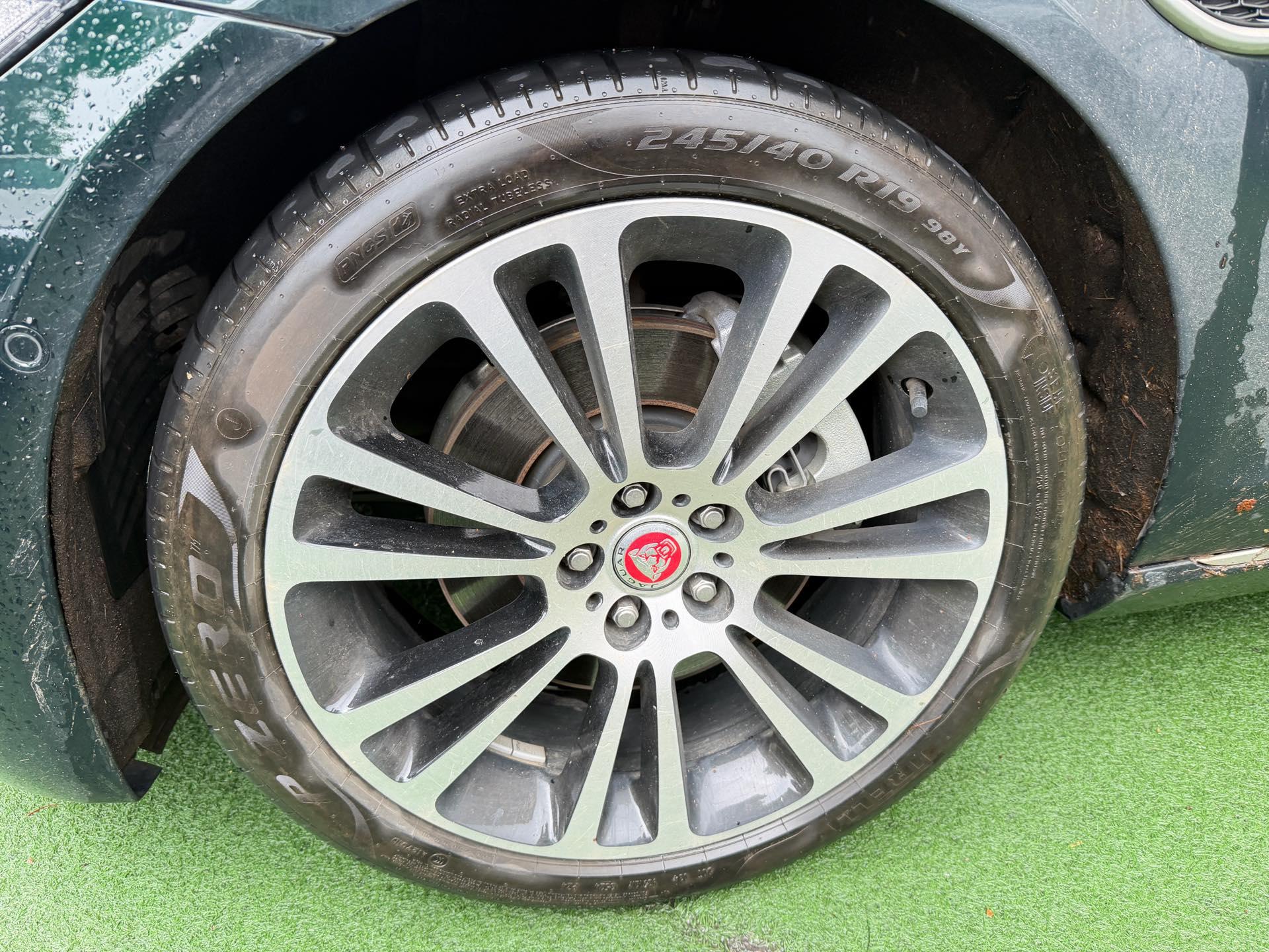 Jaguar XFL 2024 2.0T P 12500.00g Drive Premium Deluxe Edition 5