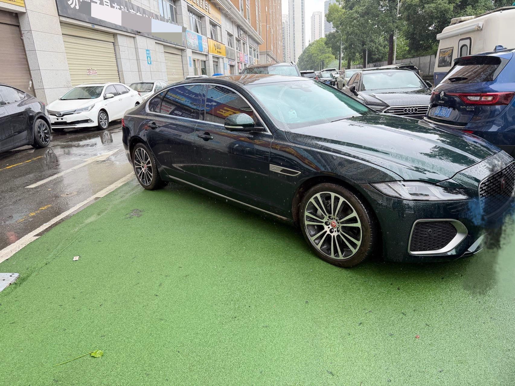 Jaguar XFL 2024 2.0T P 12500.00g Drive Premium Deluxe Edition 7