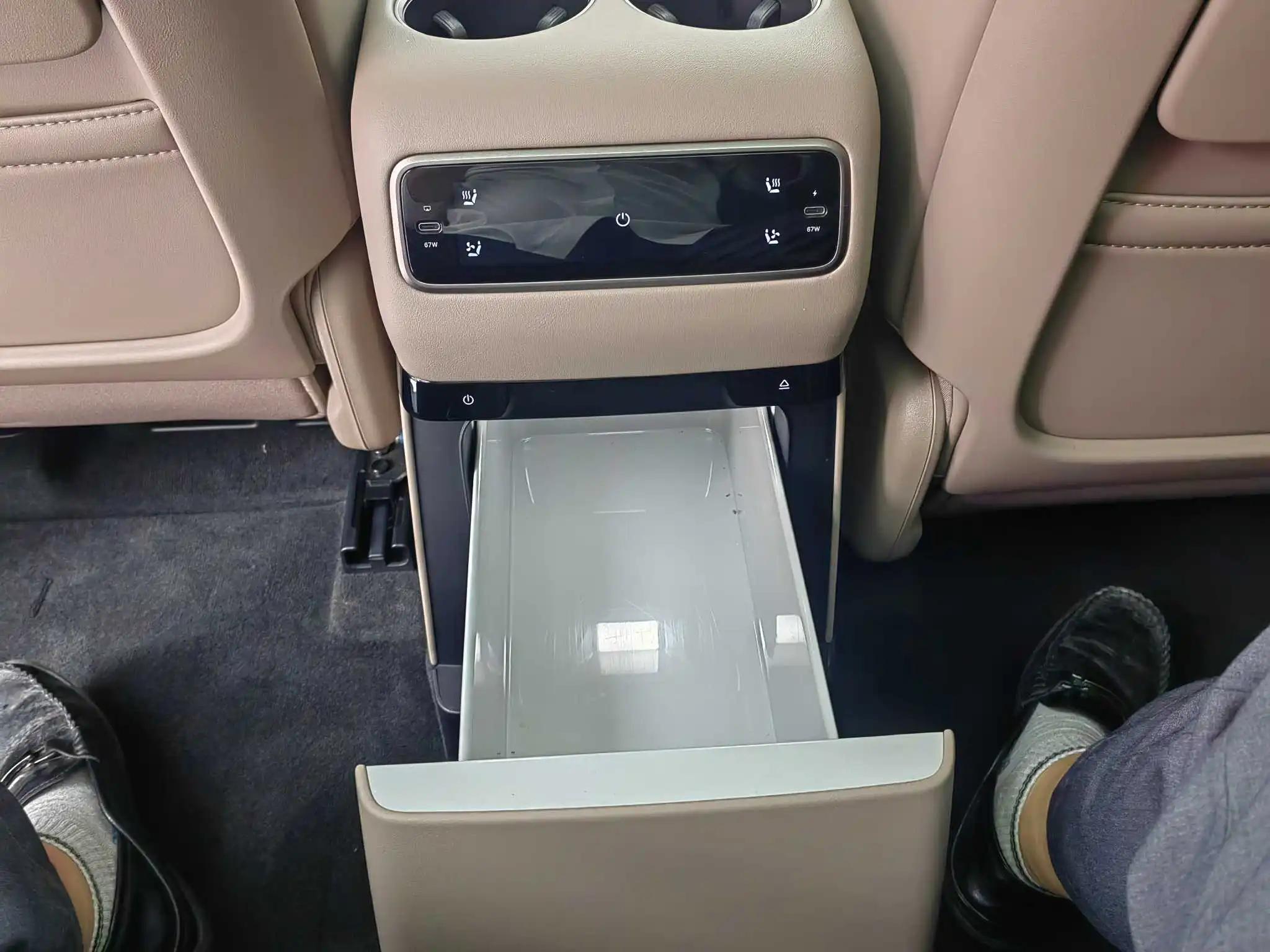 Li 2025 i8 Standard Edition Automatic 4