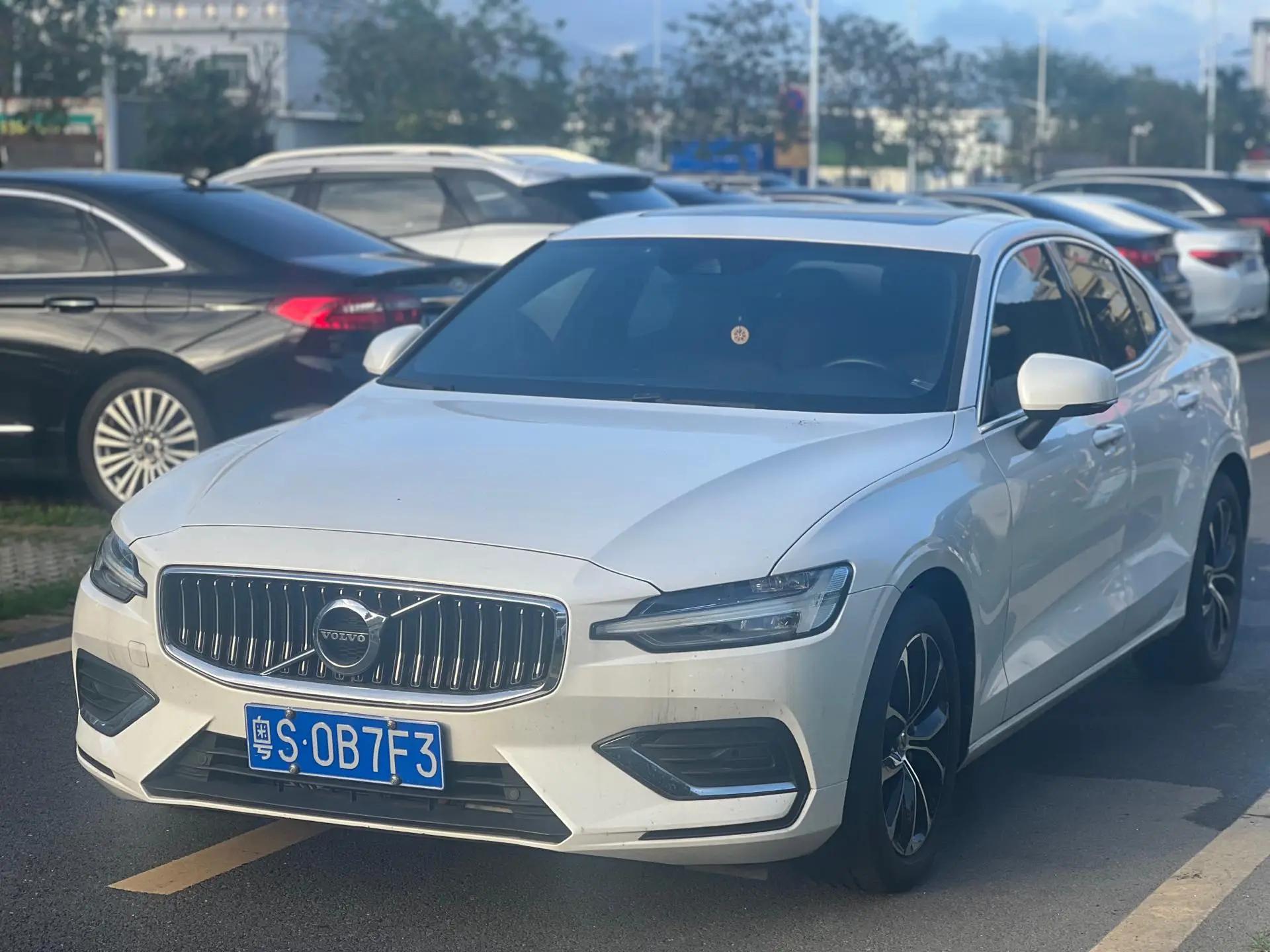 Volvo S60 2022 B4 Zhiyuan Deluxe Edition