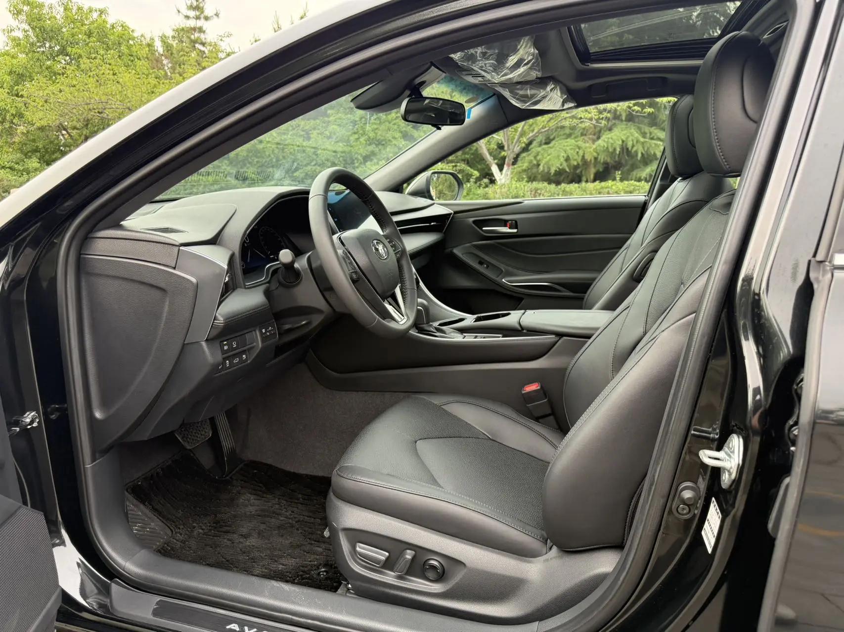 Toyota 2023 Asian Dragon 2.0 Stepless XLE Premium Edition Automatic Gear 4