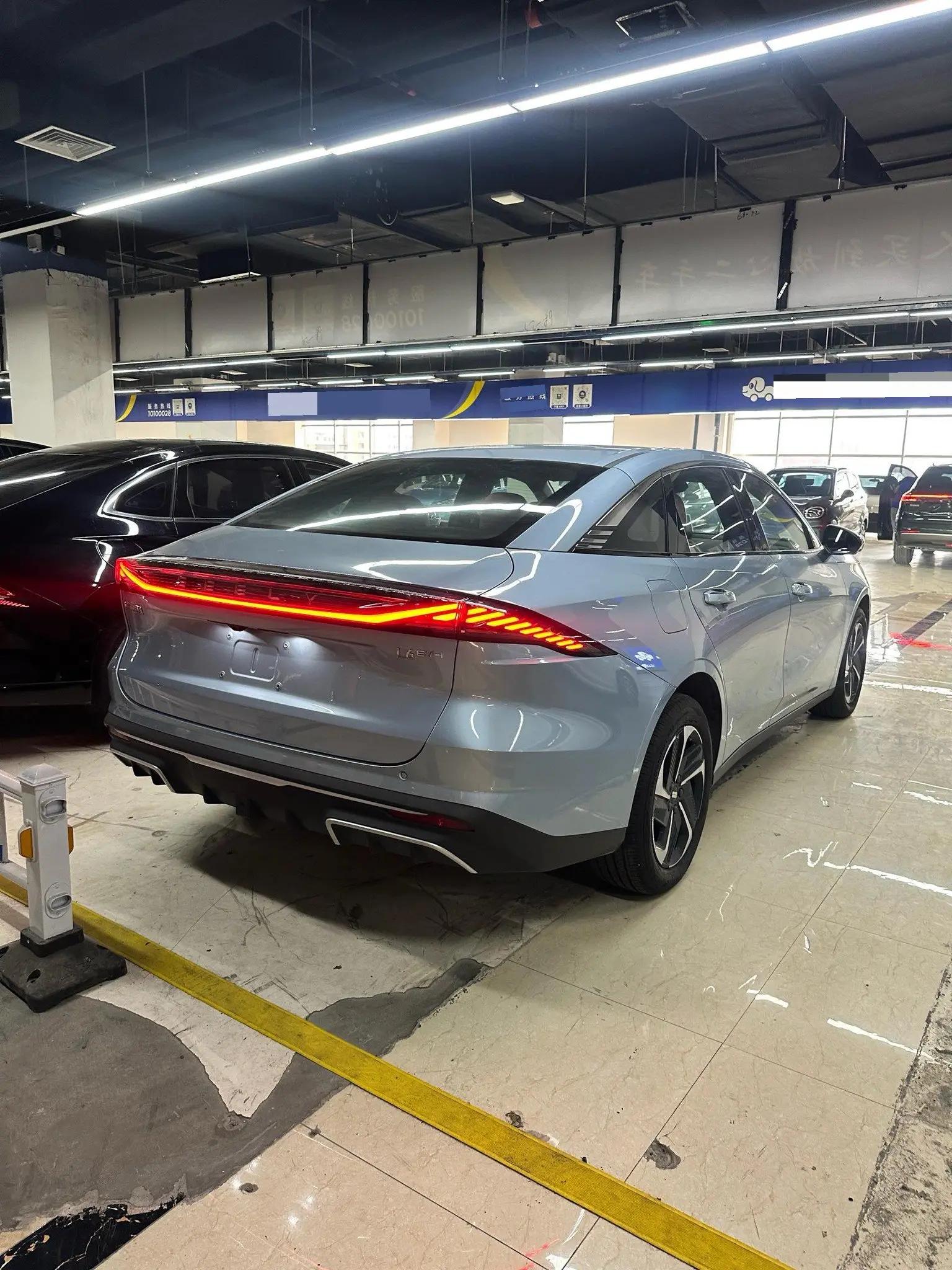 Geely Galaxy 2025 L6 EM-i 1.5 140km Starship Edition Automatic Gear 2
