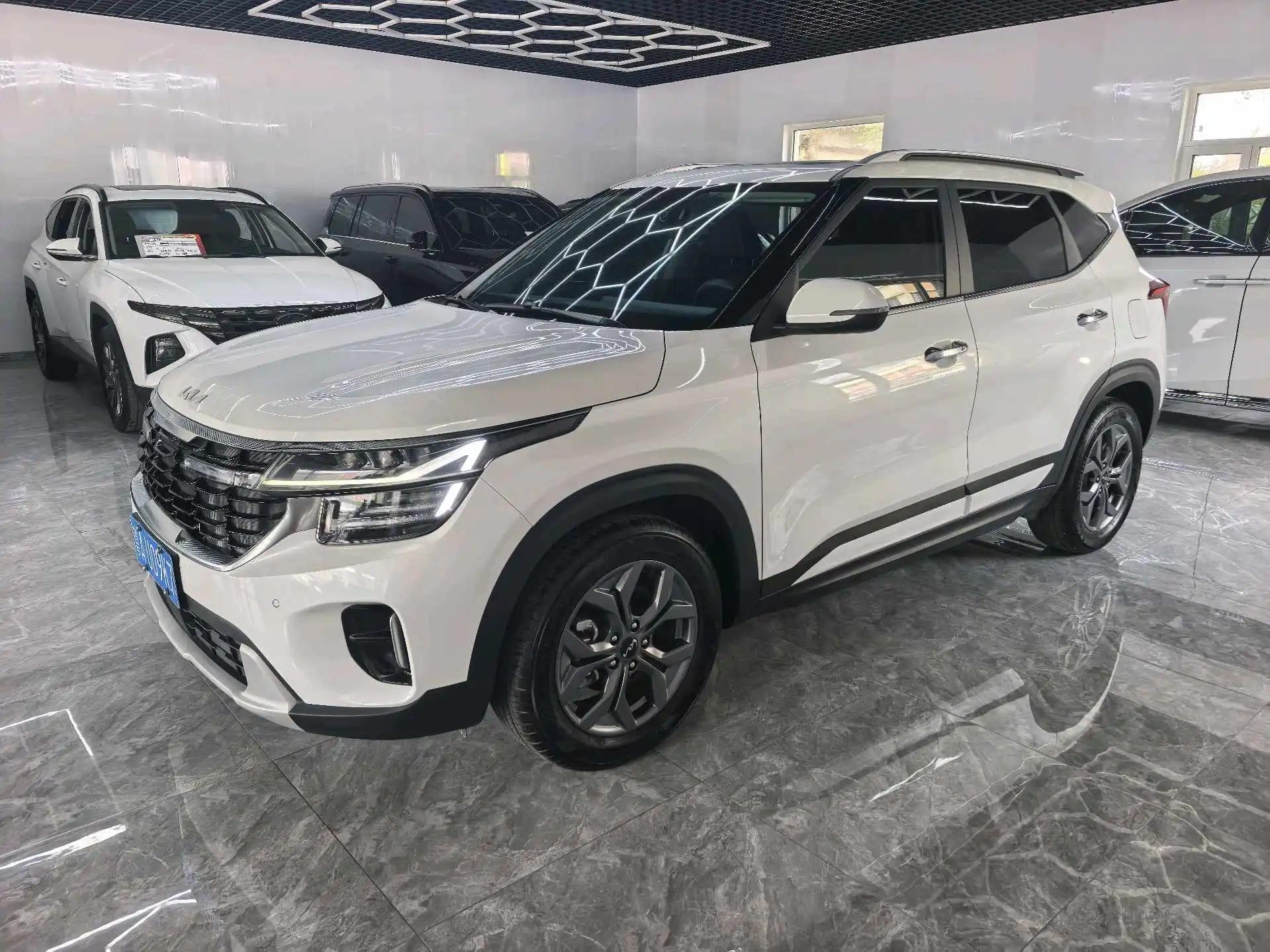 Open image lightbox: Sytus 2023 1.5L CVT Luxury Edition
